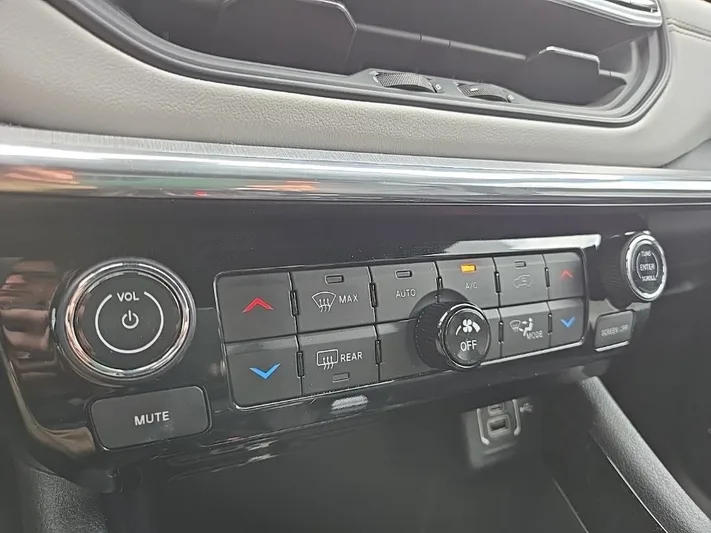 2023 Jeep Compass - view 29