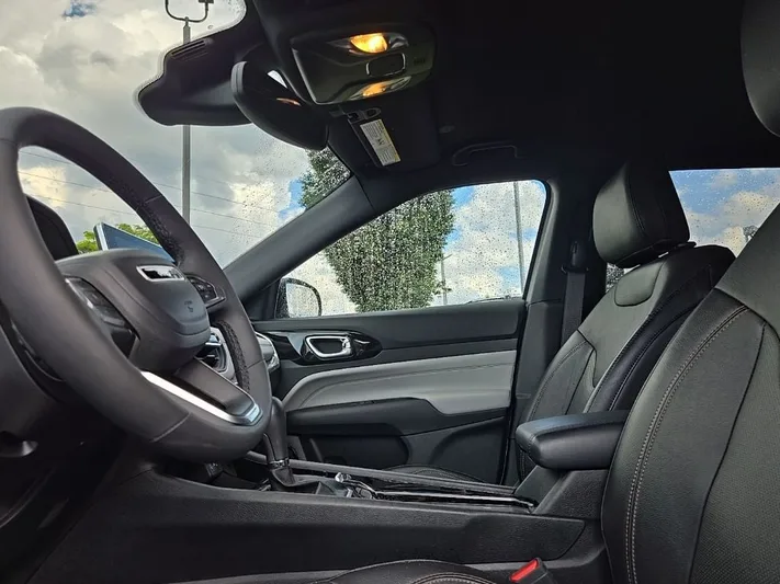 2023 Jeep Compass - view 33