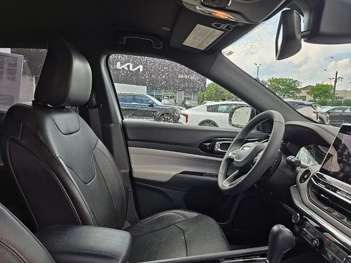 2023 Jeep Compass - view 36