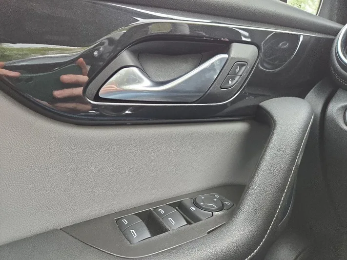 2023 Chevrolet Blazer - view 12