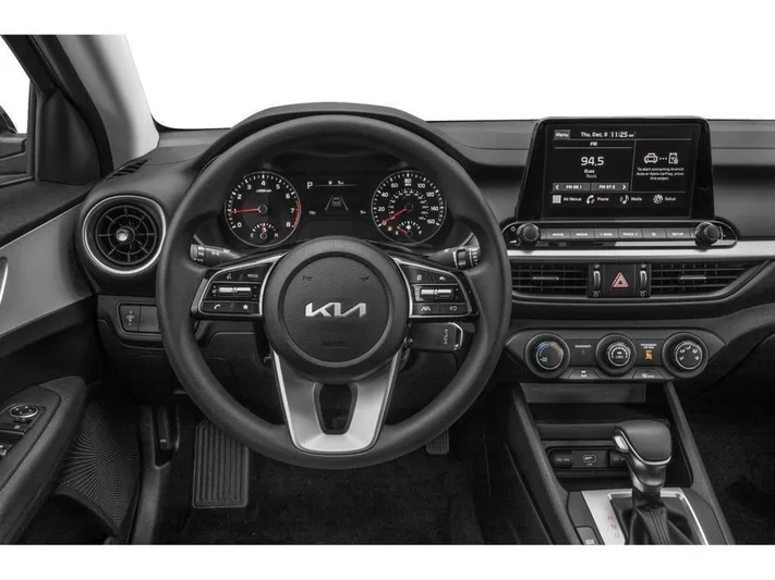 2023 Kia Forte - view 4