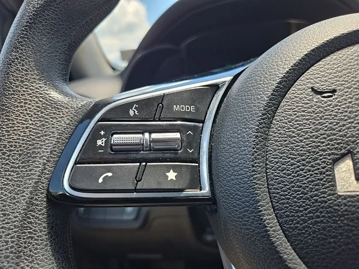 2023 Kia Forte - view 12