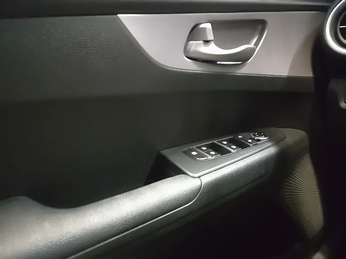 2023 Kia Forte - view 27