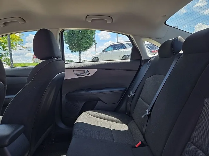 2023 Kia Forte - view 30