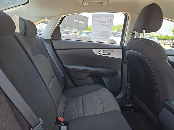 2023 Kia Forte - view 31