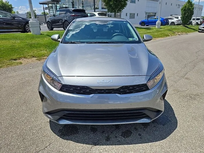 2023 Kia Forte - view 9