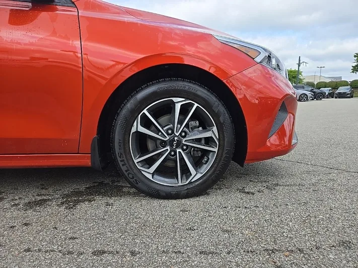 2023 Kia Forte - view 11