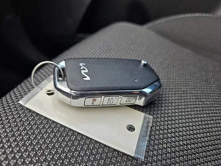 2023 Kia Forte - view 12