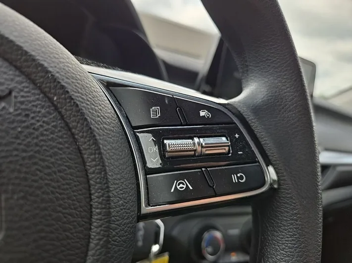 2023 Kia Forte - view 15