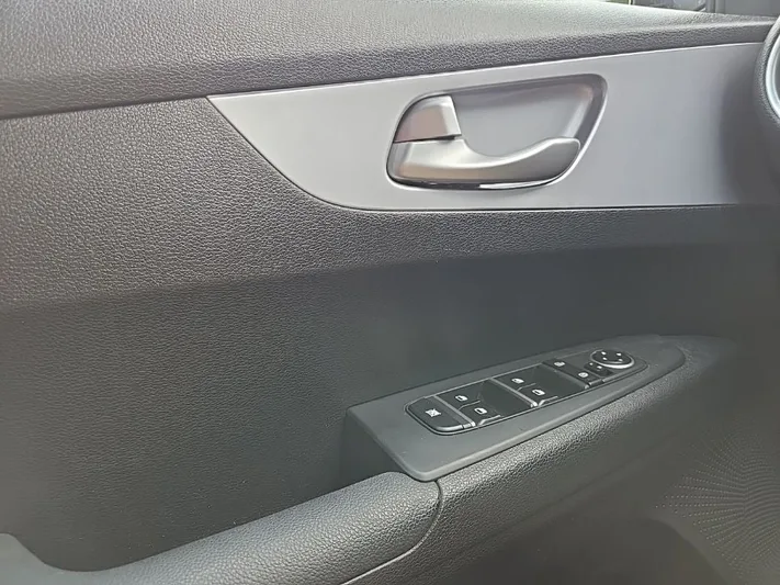 2023 Kia Forte - view 18
