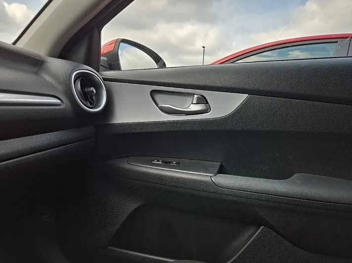 2023 Kia Forte - view 23