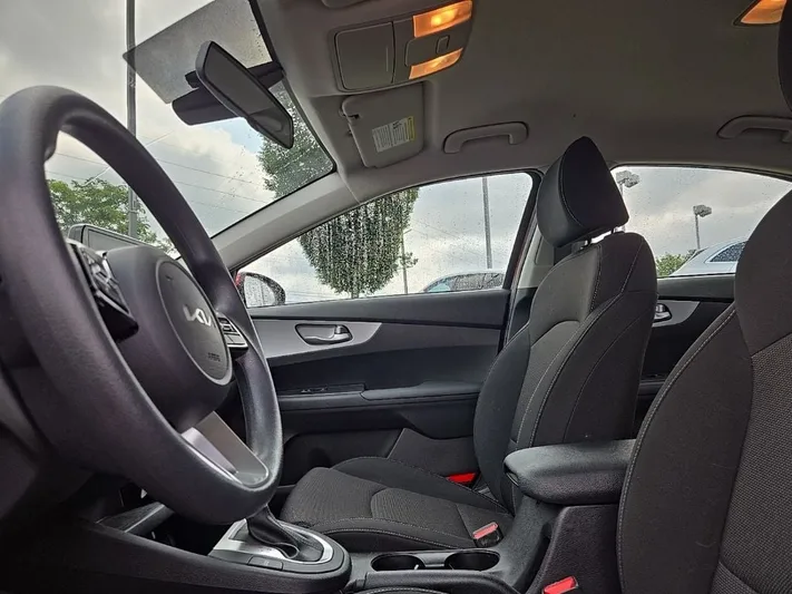 2023 Kia Forte - view 29