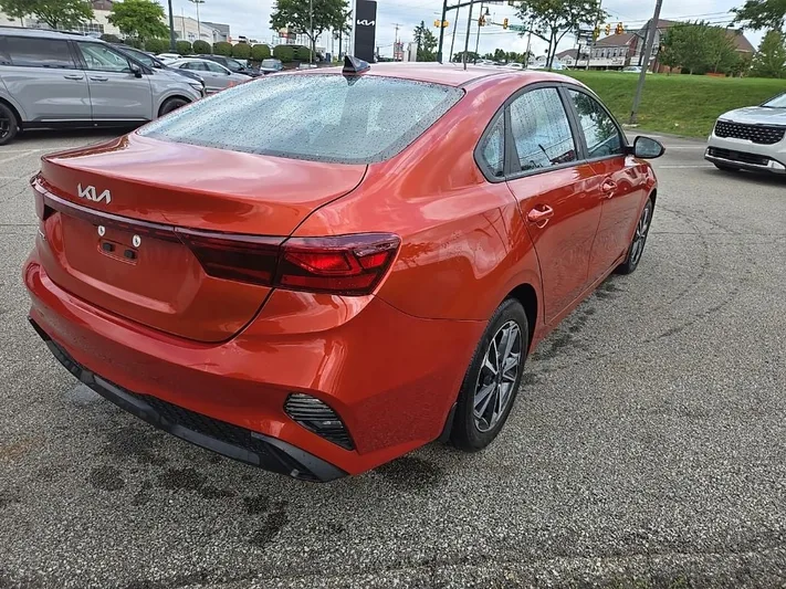 2023 Kia Forte - view 3