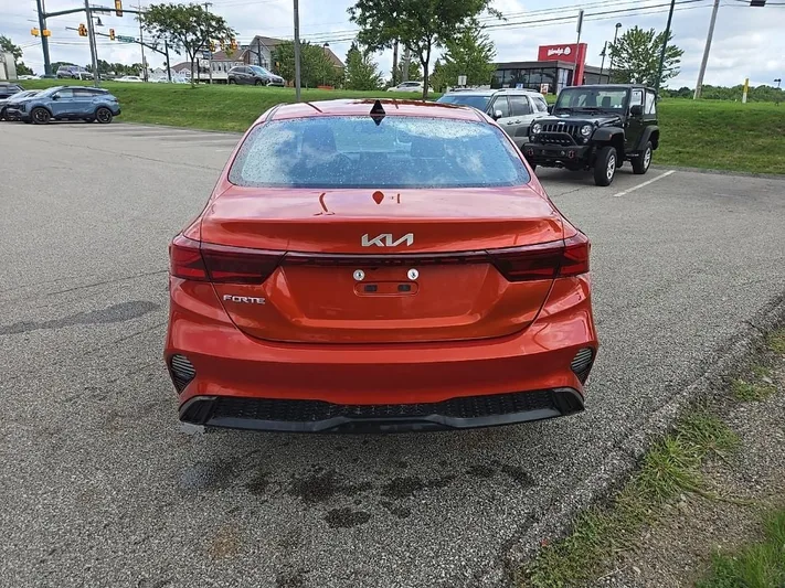 2023 Kia Forte - view 4