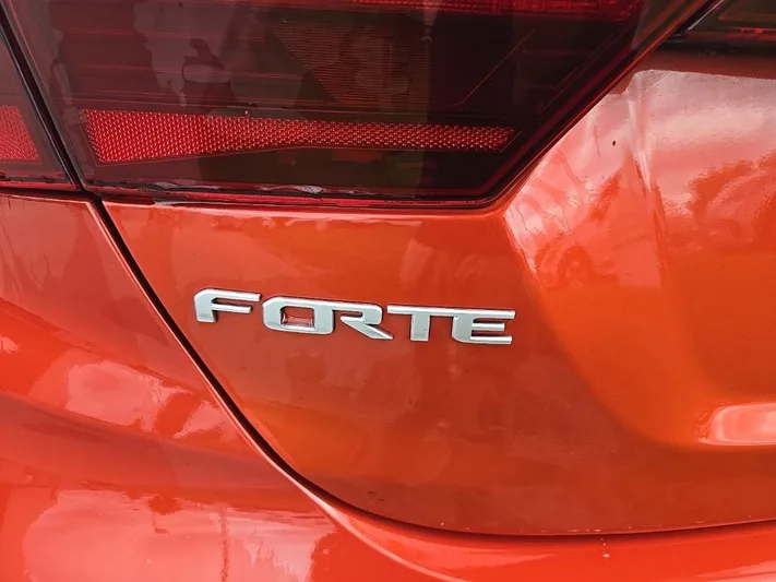 2023 Kia Forte - view 5
