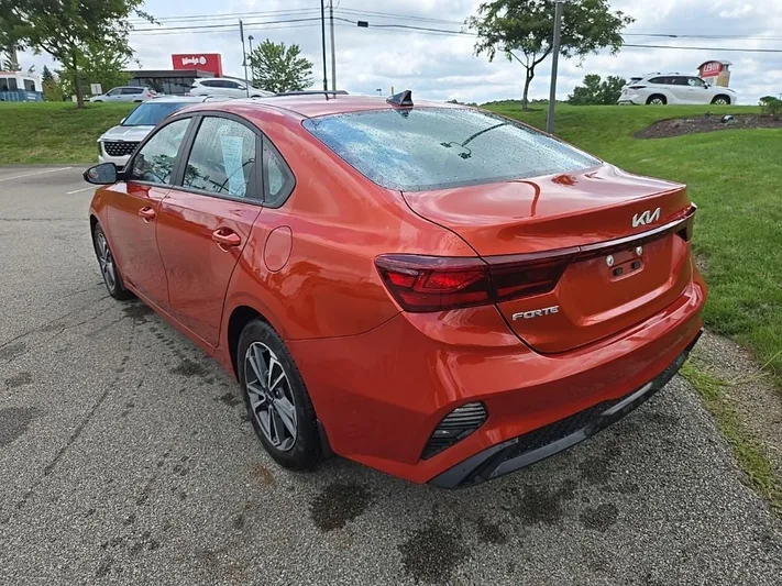 2023 Kia Forte - view 6