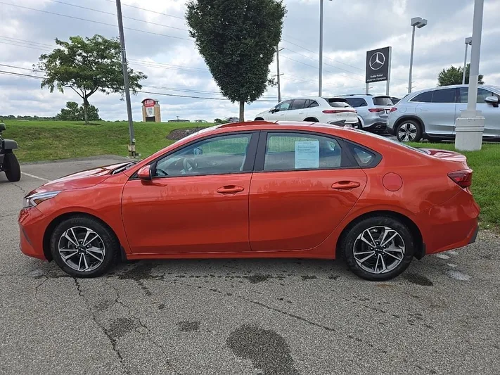 2023 Kia Forte - view 7