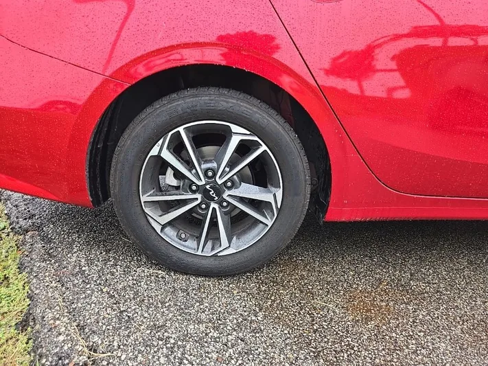 2023 Kia Forte - view 11