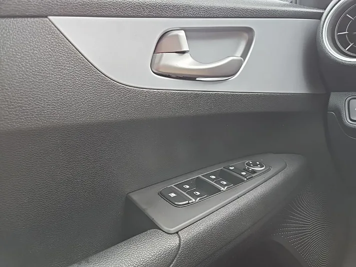 2023 Kia Forte - view 18