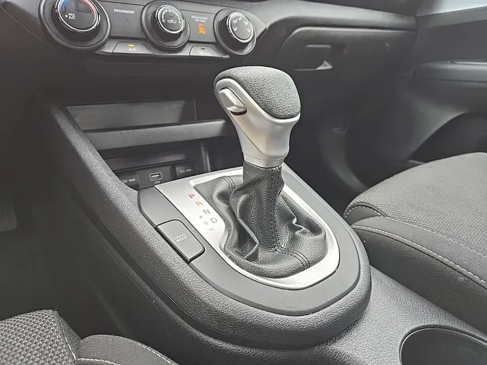 2023 Kia Forte - view 23