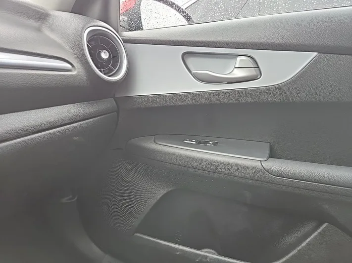 2023 Kia Forte - view 24