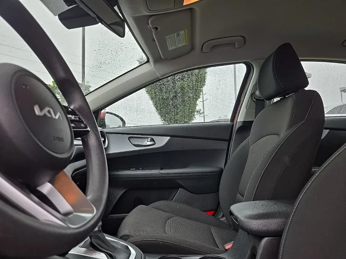 2023 Kia Forte - view 29