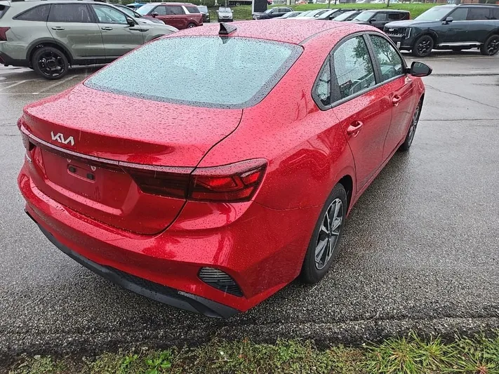 2023 Kia Forte - view 3