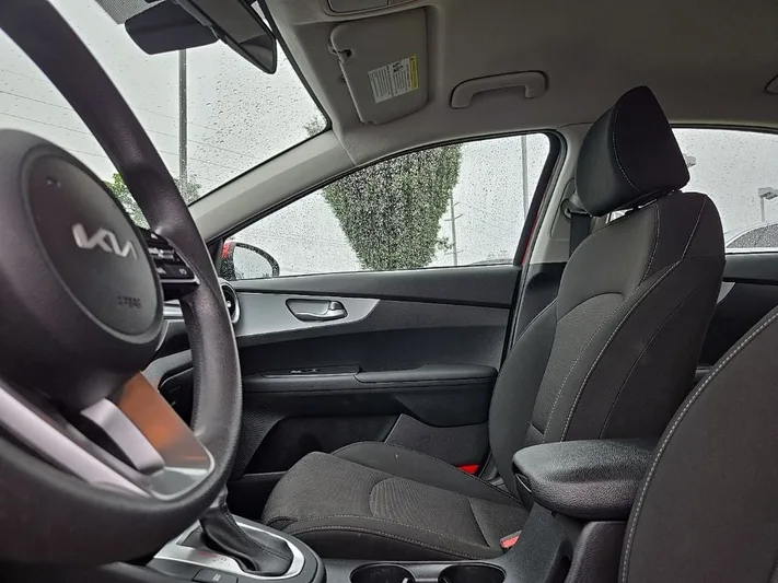2023 Kia Forte - view 30
