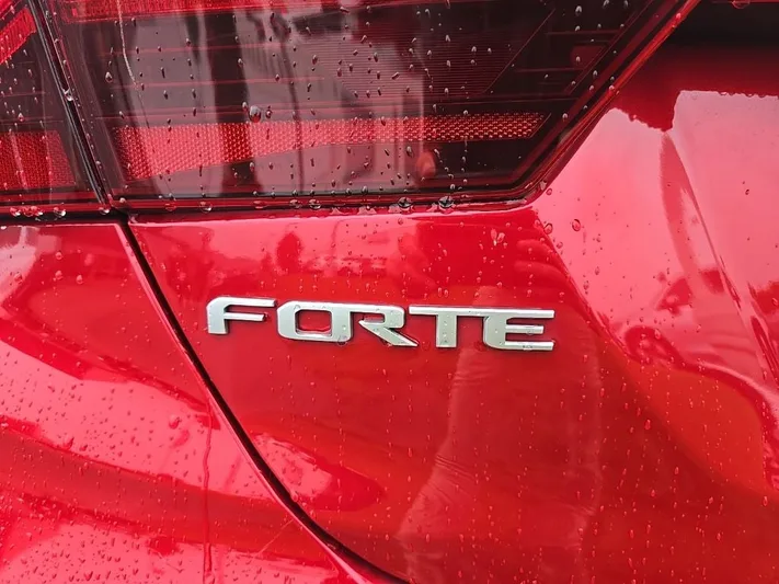 2023 Kia Forte - view 5