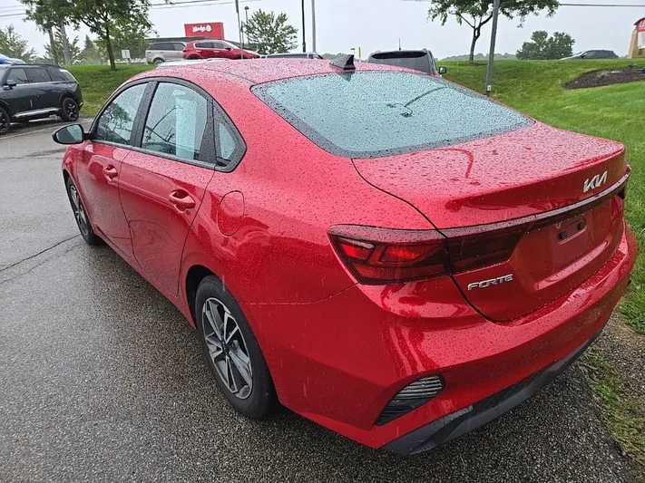 2023 Kia Forte - view 6