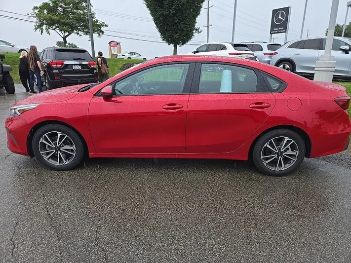 2023 Kia Forte - view 7
