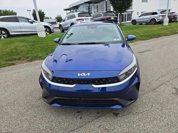 2023 Kia Forte - view 10
