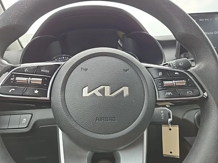2023 Kia Forte - view 13
