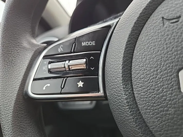 2023 Kia Forte - view 14