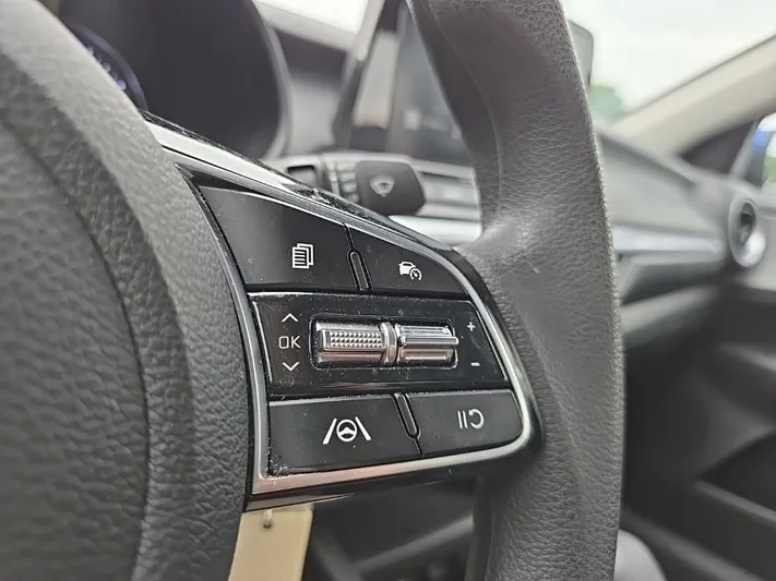 2023 Kia Forte - view 15