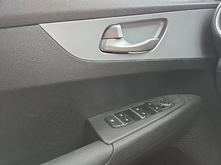 2023 Kia Forte - view 18