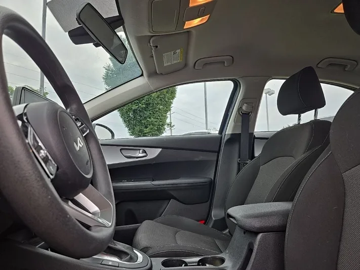 2023 Kia Forte - view 28