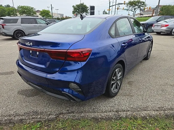 2023 Kia Forte - view 3