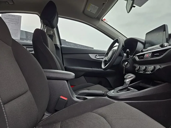 2023 Kia Forte - view 32