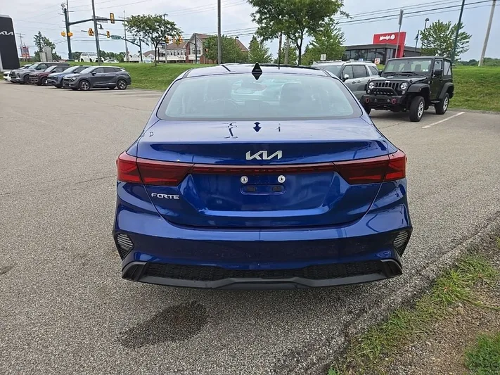 2023 Kia Forte - view 4