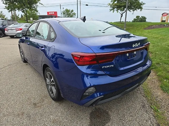 2023 Kia Forte - view 6
