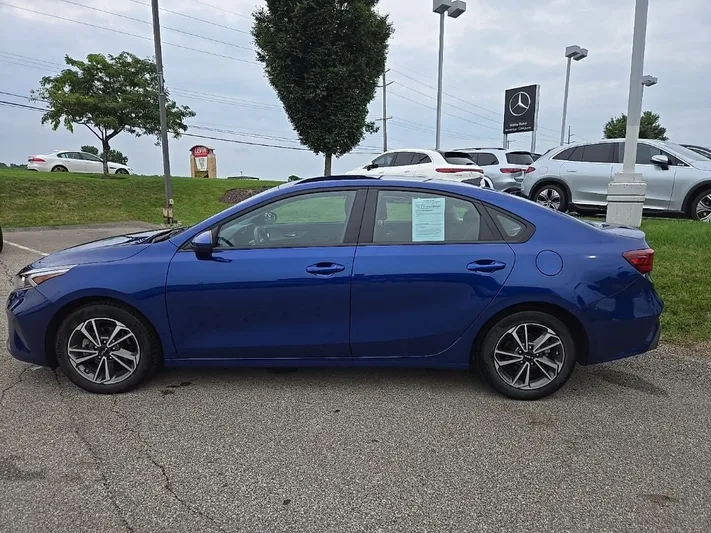 2023 Kia Forte - view 7