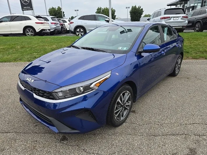 2023 Kia Forte - view 9
