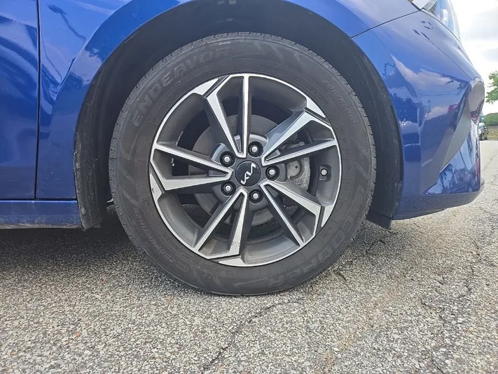 2022 Kia Forte - view 11
