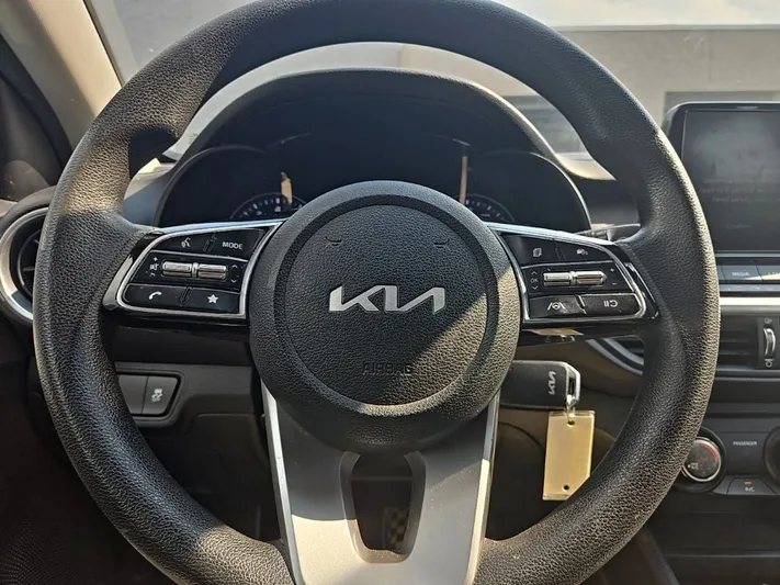 2022 Kia Forte - view 13