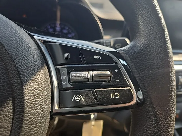2022 Kia Forte - view 15