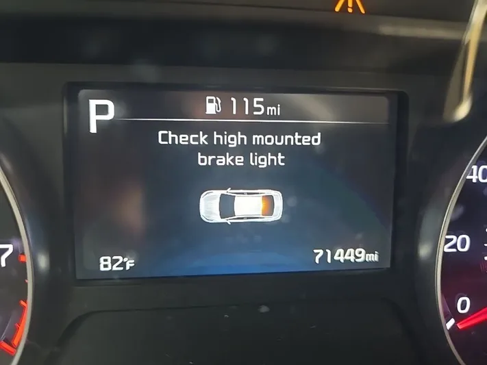 2022 Kia Forte - view 18