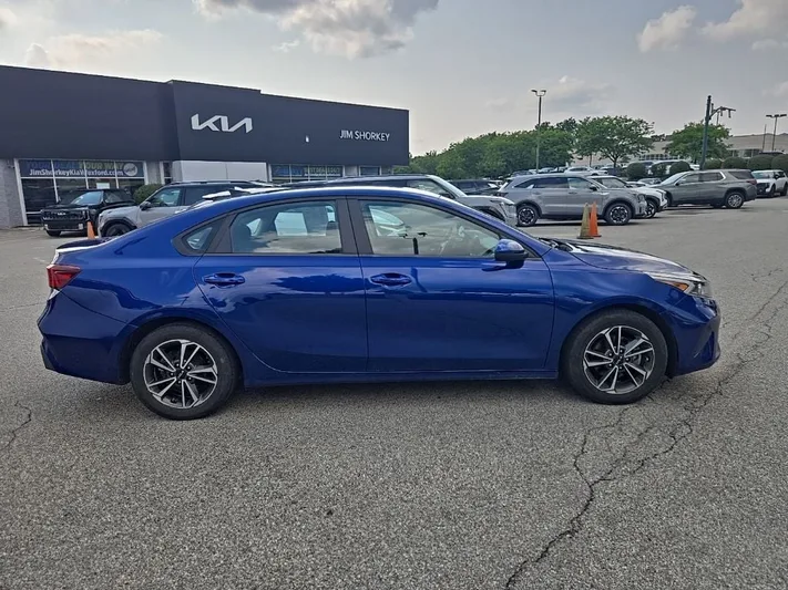 2022 Kia Forte - view 2