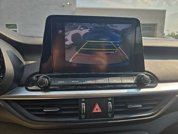 2022 Kia Forte - view 22