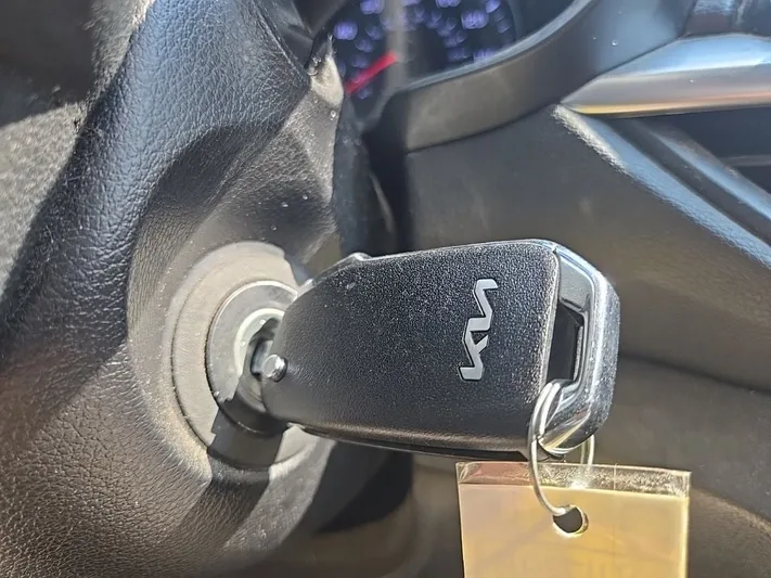 2022 Kia Forte - view 29